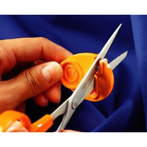 Ostřič nůžek FISKARS SEW SHARP malý 1003871, pro pravoruké nůžky, rozměr 4,8 x 3,7 x 0,4 cm